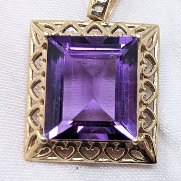 10kt Solid Yellow Gold Amethyst Emerald Cut Vintage Pendant With Heart Detail - Picture 2 of 9